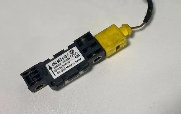 Audi A3 S3 8P Airbag deployment crash/impact sensor 4B0959643E