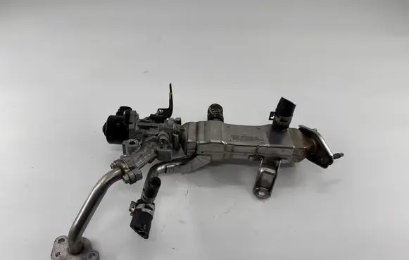 Lexus CT 200H EGR valve cooler 2560137010 01K12A0462 J2D02072Y1AS