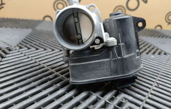 Opel Mokka B Throttle body valve 9801942080