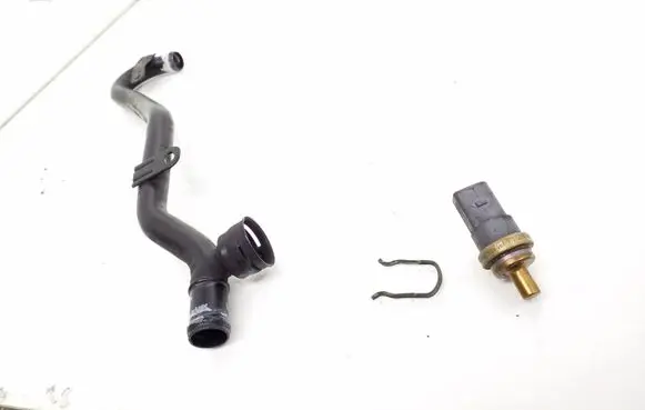 Volkswagen PASSAT B7 Engine coolant pipe/hose 5N0121065 06A919501A