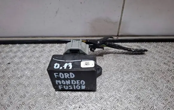 Ford Mondeo MK V Fuel pump relay 