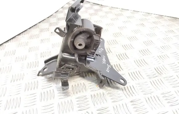 Toyota Yaris Engine mount bracket