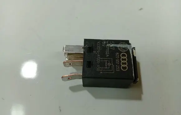 Audi Q7 4L Other relay 8Z0951253