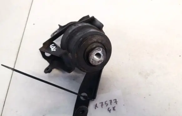 Toyota Corolla Verso AR10 Engine mount bracket