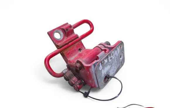 Audi A4 S4 B7 8E 8H Front door lower hinge 8E0831411B