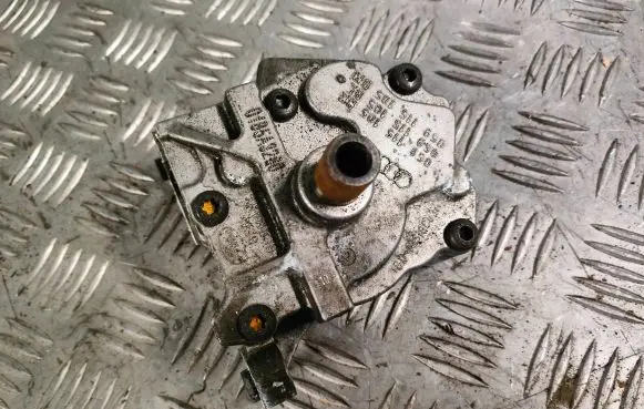 Audi A6 S6 C6 4F Oil pump 059115105bl