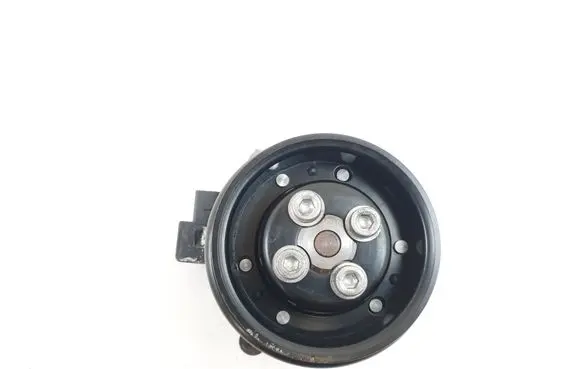 Volkswagen PASSAT B7 Water pump 1631383 13635302