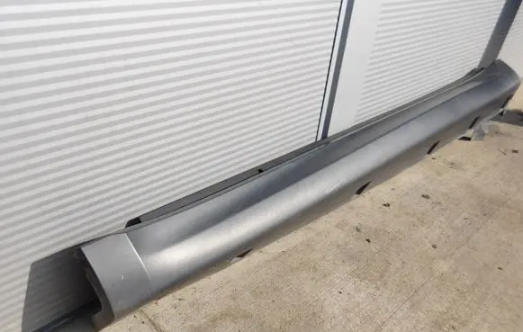 Suzuki Vitara (LY) Sill/side skirt trim 