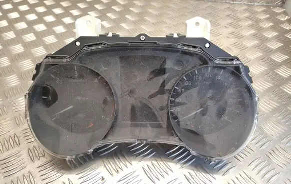 Nissan Pulsar Speedometer (instrument cluster)