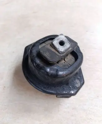 Engine mount bracket