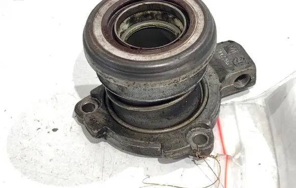 Suzuki Swift I Clutch slave cylinder 24422061