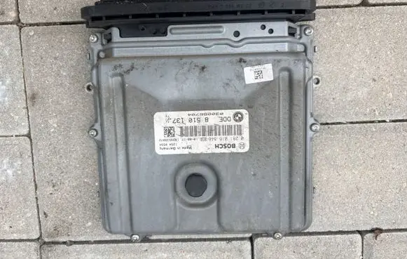 BMW 5 F10 F11 Engine control unit/module 0281016846 030086704 8510137