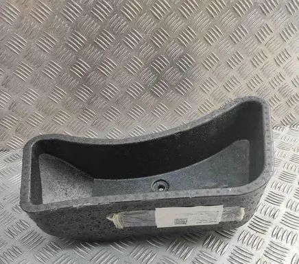 Volkswagen Touareg II Other trunk/boot trim element 7P6863220A