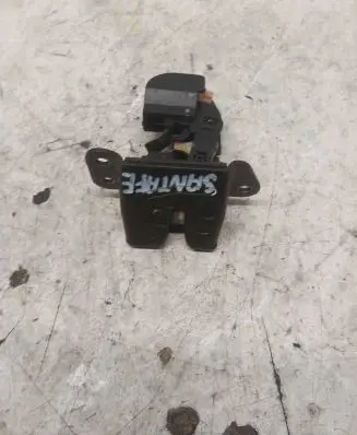 Hyundai Santa Fe Tailgate/trunk/boot lock/catch/latch 812302B000