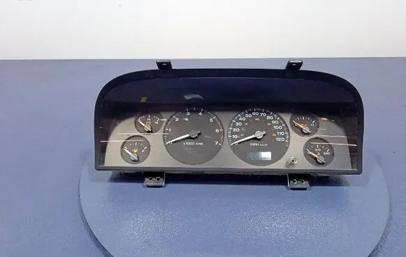 Speedometer (instrument cluster)
