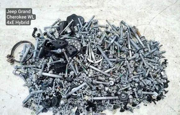 Jeep Grand Cherokee WL Nuts/bolts 