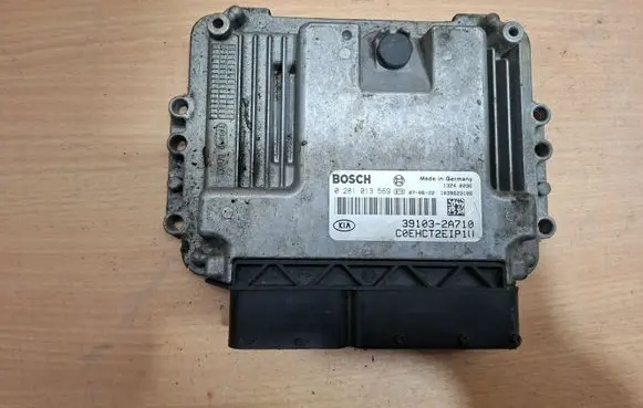 KIA Ceed Engine control unit/module 0281013569