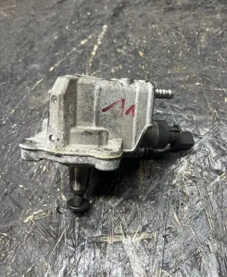BMW 3 E90 E91 Fuel injection high pressure pump 7797874 0445010506