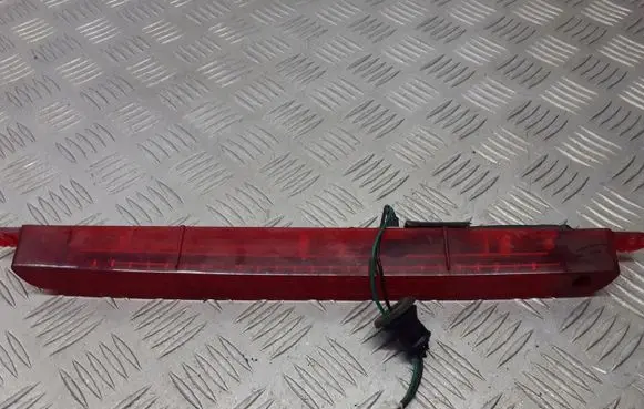 Mitsubishi Outlander Third/center stoplight E43020003