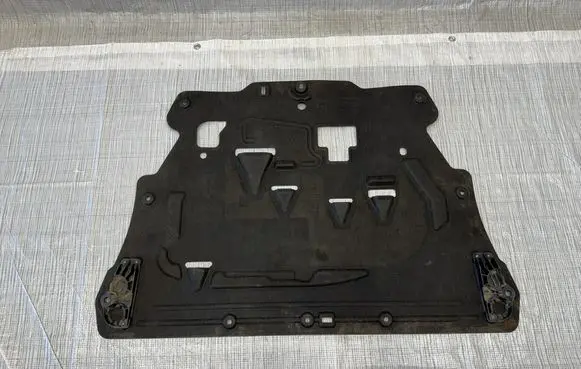 Volvo XC90 Engine splash shield/under tray 32226491
