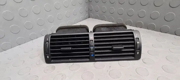 BMW 5 E39 Dash center air vent grill 8364007