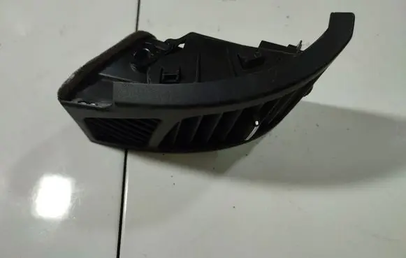 BMW 1 E81 E87 Dash center air vent grill