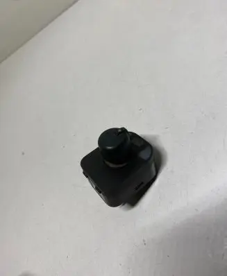 Wing mirror switch