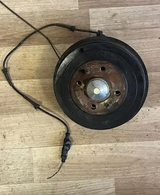 Fiat Panda III Rear wheel hub spindle/knuckle 00521505130 0D536 37975