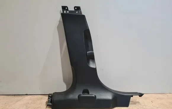 Maserati Ghibli (B) pillar trim (bottom) 06700204060
