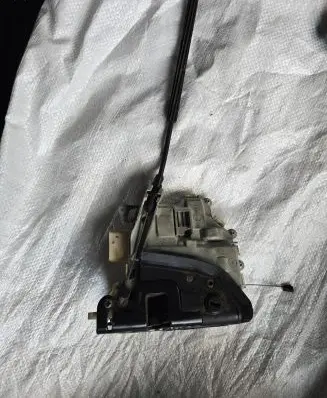 Seat Altea Front door lock L318K11