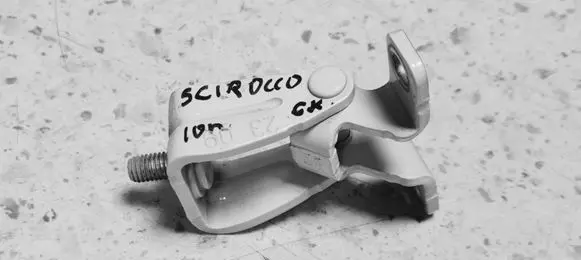 Volkswagen Scirocco Tailgate/trunk/boot hinge 1K8827301A