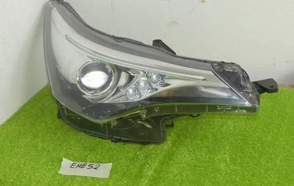 Toyota Avensis T270 Headlight/headlamp 0537
