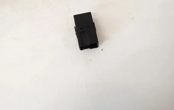 Volvo S40, V40 Other relay mb9533821l 011121a