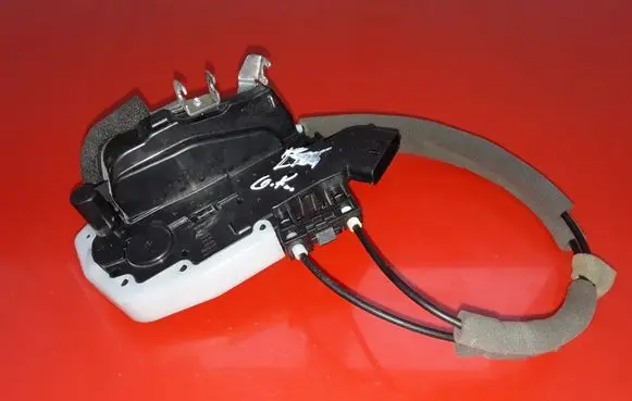 Nissan Leaf I (ZE0) Rear door lock A3NL0XJ E7114540 M2524