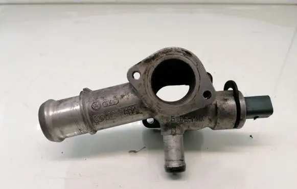 Volkswagen PASSAT B5 Engine coolant pipe/hose 038121133A 3258