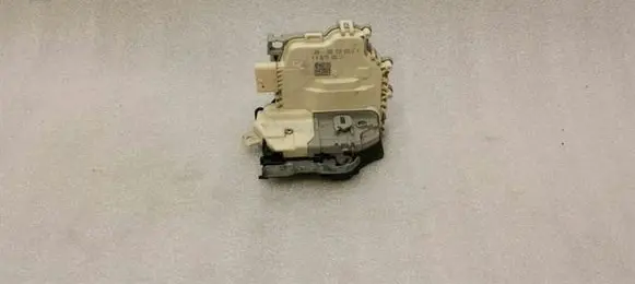 Audi A1 Rear door lock 8X0839015C