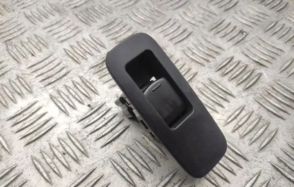 Nissan Qashqai+2 Electric window control switch 25411JD000