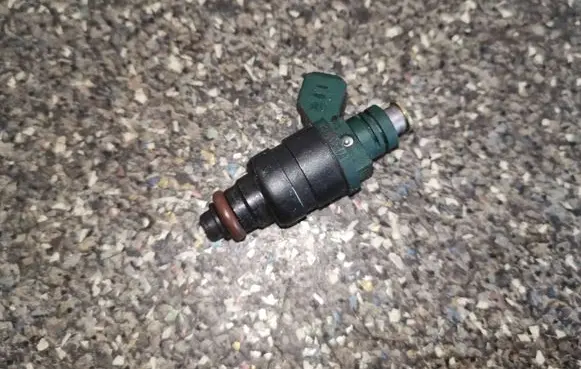 Volkswagen Golf IV Fuel injectors set 037906031AA