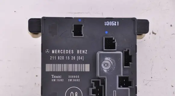 Mercedes-Benz E W211 Door control unit/module 2118201526