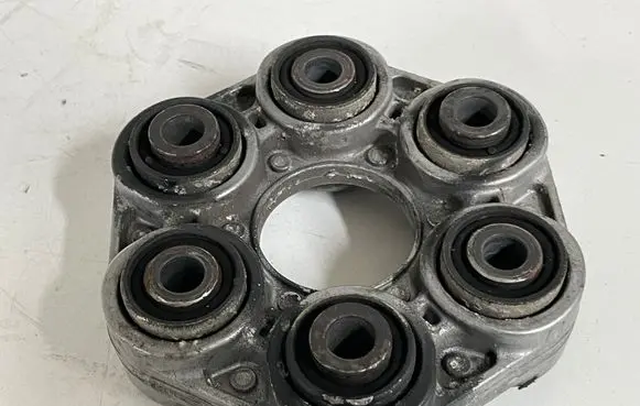 BMW 5 F10 F11 Rear prop shaft donut coupling/joint 760562905