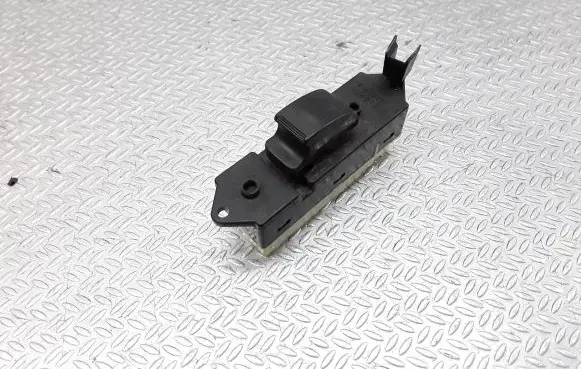Mitsubishi Grandis Electric window control switch 8608A022