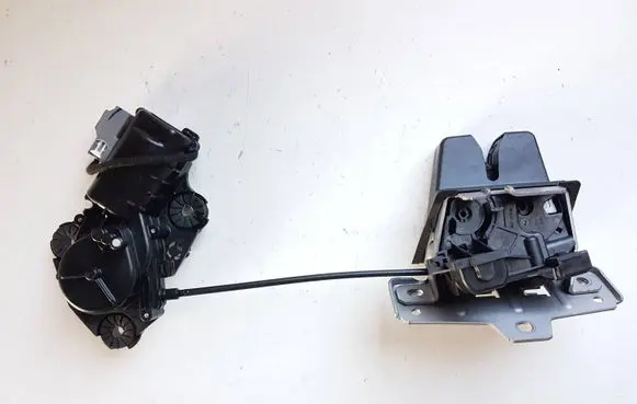 Polestar 2 Loading door lock 
