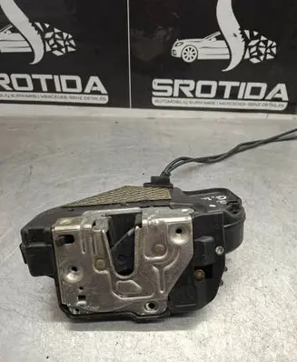 Mercedes-Benz E W211 Front door lock 2117200325
