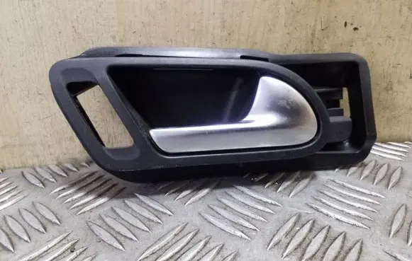 Volkswagen Tiguan Front door interior handle 5N0837198