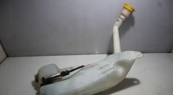Renault Fluence Windshield washer fluid reservoir/tank
