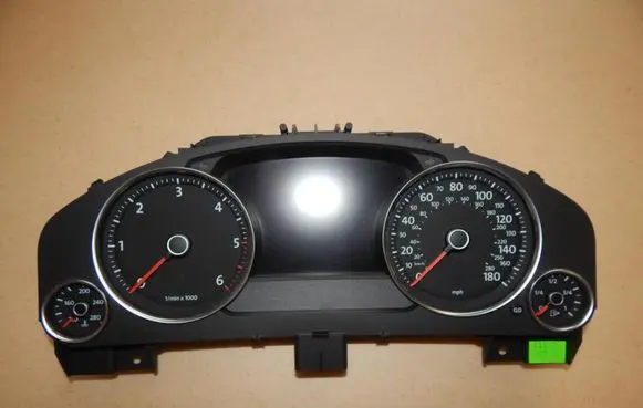 Volkswagen Touareg II Speedometer (instrument cluster) 7P6920982L