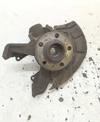 Volkswagen Golf IV Front wheel hub 