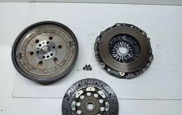 BMW 3 E90 E91 Clutch set kit 324033610