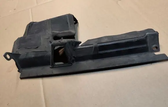 Chrysler Sebring (ST-22 - JR) Radiator trim 
