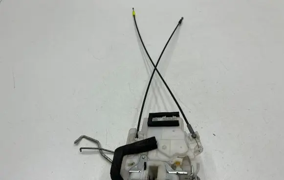 Subaru Impreza III Front door lock
